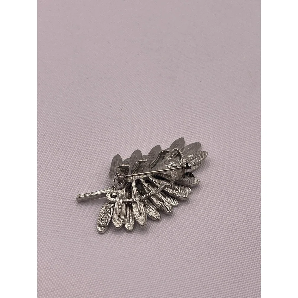 Vintage  Silver Tone Textured Elegant Leaf Palms Brooch Pin‎